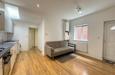 Middle Street, Beeston - Image 2